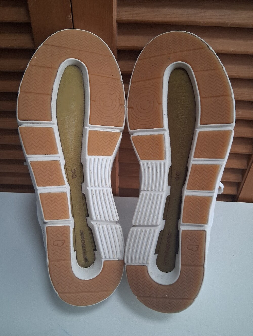 On The Roger Clubhouse White Sand Women's Sneaker * Size: 10.5 - Picture 7 of 8